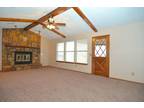 $1090 / 3br - 1600ft² - NEW CARPET âžª NEW HIGH EFF. HEAT & AIR âžª $200