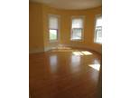 $775 / 1br - 1 Bd on Lincoln St., Hardwood Floors, Parking Included, Balcony