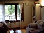 $595 / 1br - 1500ft² - -----Beyond Charming 1 Bedroom Townhouse Oak Floors