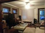 $725 / 2br - 1000ft² - Charming 2 Bedroom Lower- near West Side