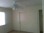 $1595 / 1br - Location is Awesome! right across the street from shopping!