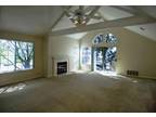 $ / 2br - 1112ft² - 2b/2b BRIGHT/Vaulted Ceilings/W/D/Private