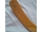 picture ans hockey stick sign by Mario Lemieux 1984 Rookie year