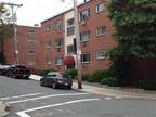 Boston - Brighton, Penthouse corner unit with two spacious
