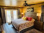 Freshly renovated 4 bedrooms cabin in Gatlinburg