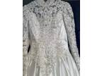 Beautiful white lace size 10 wedding dress, veil, Long train and zipper bag