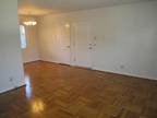 $1810 / 1br - 676ft² - Cozy, Quite And On The 1st Floor w/ Hardwood Floors