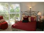 $1915 / 2br - 775ft² - Convenient location across from shopping, supermarkets