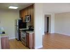 $2432 / 1br - 850ft² - This renovated apartment home sits on the water and has