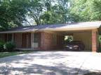 $790 / 3br - 950ft² - Brick with Carport, Small yard, Nice home (Auburn