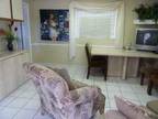 $250 / 1br - Wow! Nice 1 bed/1 ba Efficiency office apt. in Commercial Setting