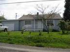 $575 / 2br - 832ft² - Clean House w/garage (Myrtle Creek / Tri City) 2br