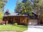 Amazing cabin with hot tub and pool table (Abe's Cool Cabin).