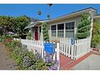 Beautiful Light and Bright Beach Cottage One Block to Beach & Pa