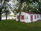 $750 / 2br - 900ft² - Sweet Cabin directly on shoreline Lac Vieux Desert Lake -