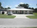 1 block to great beach. 2BR 2BA Laundry Room. WIFI, Comcast Cable, Fl
