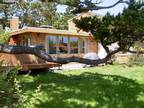 Beach Retreat w/Ocean Views, Hot Tub, HD & Wi-Fi by Casino/Bea