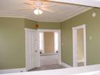 $850 / 3br - LARGE, BRIGHT, SUNNY, FRESHLY PAINTED 3 bedroom 3rd floor Avail