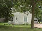 5 Bedroom house with 1 1/2 car Garage. (Mankato)