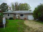 $950 / 4br - Four Bedroom 2 Bath Ranch Between Rockford and Byron (314 Blue Lake
