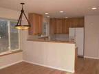 $1650 / 2br - 1271ft² - NEW LISTING: Great 2 bed 2.5 bath townhome 2 car garage