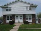 $825 / 3br - Townhouse (Oconomowoc) 3br bedroom