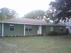$ / 3br - large family home rual area (Auburndale) (map) 3br bedroom