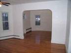 $1100 / 4br - DELEADED 2nd floor of 3 family house,gas heat,w/d hookups,sec8
