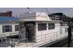 $1250 / 1br - Cozy Houseboat in Fells Point - Pet Friendly/Parking (Fells Point