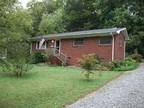 $635 / 2br - ft² - Brick ranch, near downtown Lincolnton (527 N State St