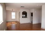 $1574 / 2br - 1605ft² - Chic city living in a suburban setting - largest