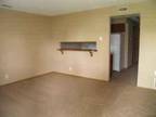 $524 / 1br - 651ft² - Charming Apartment + Deck (1812 Knox) (map) 1br bedroom
