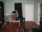 $475 / 1br - 900ft² - Large 1 br 1bath. dining room, decks