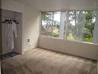 $2000 / 1br - Remodeled interior with balcony