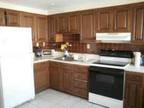 $1275 / 3br - Mint unit in great location includes hw!! (Elm Park) 3br bedroom