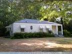 $825 / 3br - 2ba Home (1157 Lakeview Drive) (map) 3br bedroom