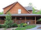 3 BR Cabin w/mountain view, gameroom, hottub in Smokies