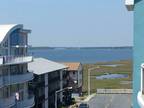 $270 / 3br - 1650ft² - Georgeous BaySide Condo Close to Beach Roof Top Pool