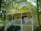 $125 / 1700ft² - Quaint Lake Cottage on Private Lake