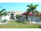 Lovely 2/2 pool home for spending your next Florida vacation.