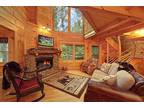 Luxury Secluded Cabin, stream, billards, hot tub, Gatlinburg