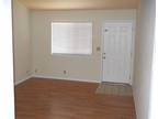 $1100 / 2br - Large Apartment - Convenient Location - Extra Closets (Salinas)