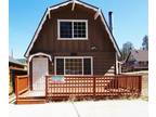 Nestled on Elm Street 2 Bdrm. 1 Bath. cabin in Big Bear Lake