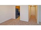 $995 / 2br - 1031ft² - Top floor location-bright & airy view-ready now
