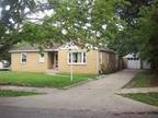 $900 / 3br - 1200ft² - Great 3 bdrm all brick ranch (712 28th st) 3br bedroom