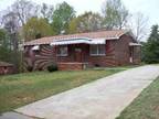 $700 / 3br - 3 Bed, 1.5 bath family home in Seneca includes refrigerator and