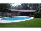 $1800 / 3br - Beautiful Pool Home, Hot Tub, Close to UF .84 acre fenced (241 NW