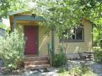 Charming cottage 1 mile east of UT & downtown. Dogs welcome!