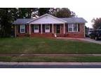 $900 / 3br - 1600ft² - Brick Ranch-Quiet Neighborhood (E. Clt) 3br bedroom