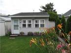 Newly renovated cottage, completely equipped kitchen, private beach & rear
